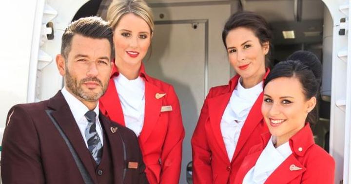 Ile naprawdę zarabiają stewardessy w Emirates, Ryanair, Wizzair i innych liniach lotniczych?