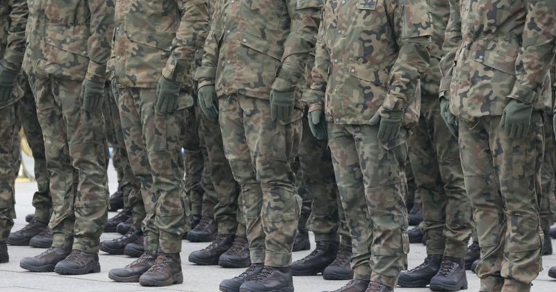 Jakie są średnie zarobki żołnierza WOT w wojskach obrony terytorialnej?