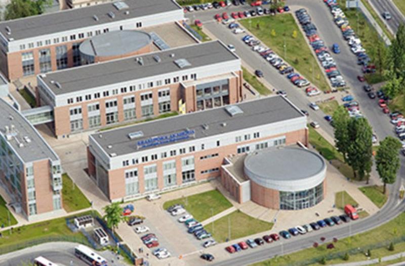 Krakowska Akademia im. Andrzeja Frycza Modrzewskiego – trudności w dostaniu się i opinie studentów