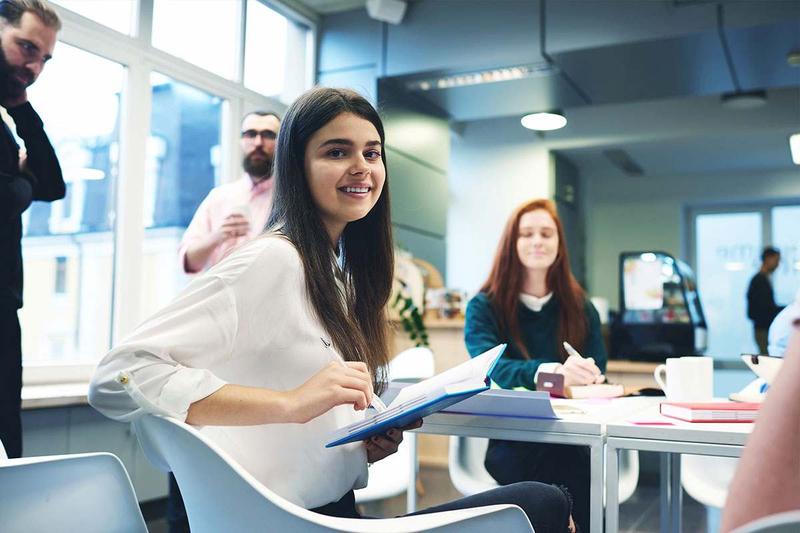 Ile pieniędzy zyskuje pracodawca na praktykantach? Sprawdzamy stawki!