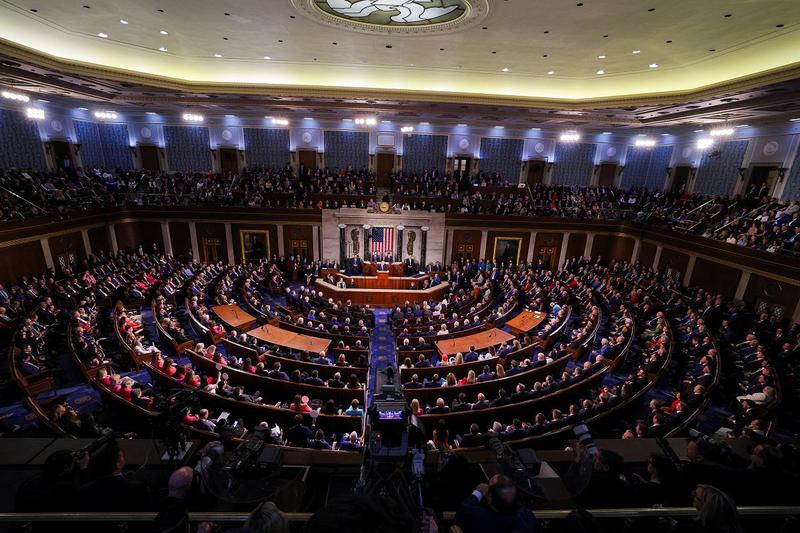 Jakie są średnie zarobki senatorów w USA? Zdjęcie z bliska na wynagrodzenia w amerykańskim Kongresie