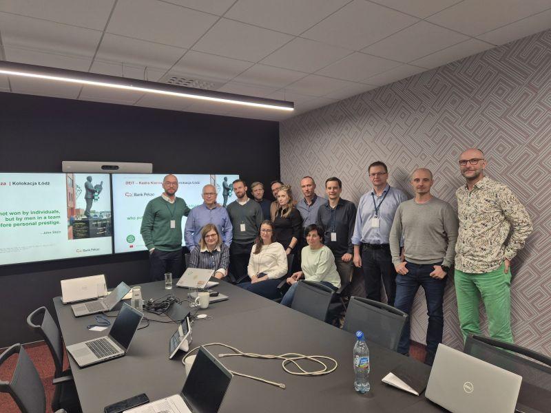 Innowacyjne technologie w gablotach informacyjnych