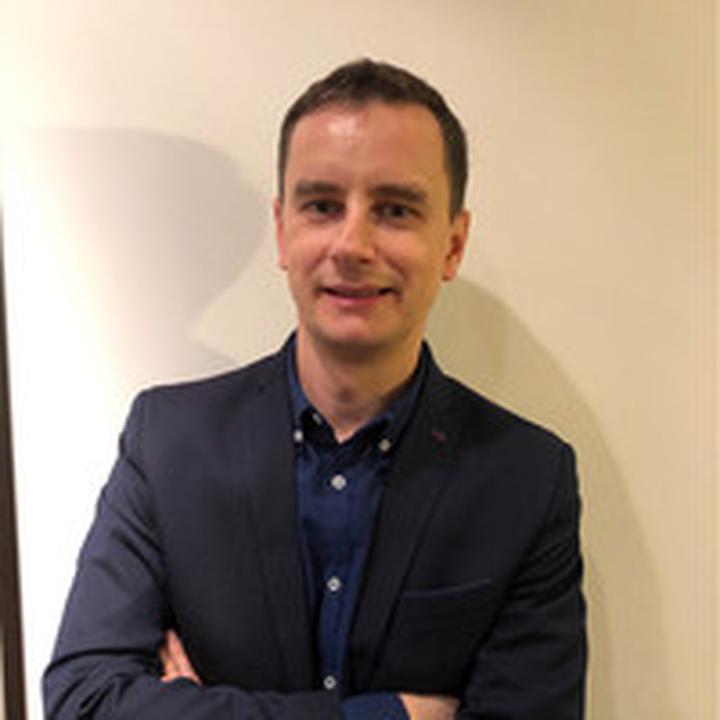 Nowoczesne gabloty informacyjne dla banków