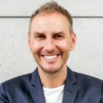 Ile naprawdę zarabia lekarz medycyny estetycznej? Przegląd średnich zarobków w branży