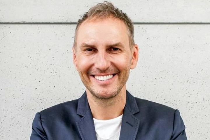 Ile naprawdę zarabia lekarz medycyny estetycznej? Przegląd średnich zarobków w branży