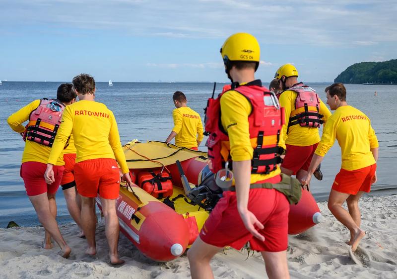 Jakie są aktualne zarobki ratowników wodnych? Sprawdź, ile naprawdę mogą zarobić!