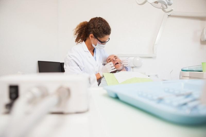 Zarobki dentystów w Polsce