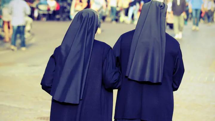 Ile naprawdę zarabia zakonnica? Poznaj średnie zarobki w zakonach