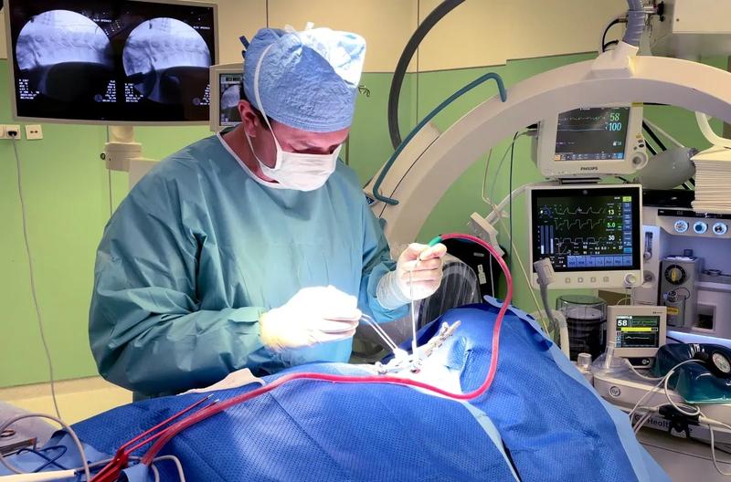 Ile zarabia neurochirurg? Poznaj średnie zarobki w tej wymagającej profesji!