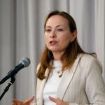 Ile zarabia pracownik banku? Przegląd średnich zarobków w branży finansowej