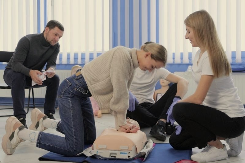 Opinie na temat szkoleń medycznych – czy warto zainwestować w sample?