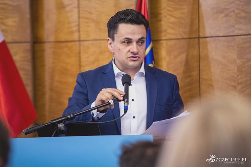 Ile zarabia radny gminy? Odkrywamy aktualne zarobki i tajemnice wynagrodzeń