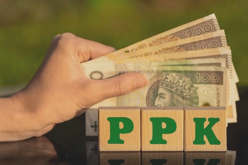 Jak skutecznie wypłacić pieniądze z karty SIM i przelać je na konto bankowe?