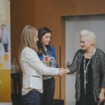 Komu podlega dyrektor szkoły? Kluczowe relacje w zarządzaniu placówką edukacyjną