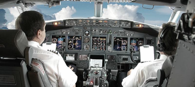 Zarobki pilotów w Polsce