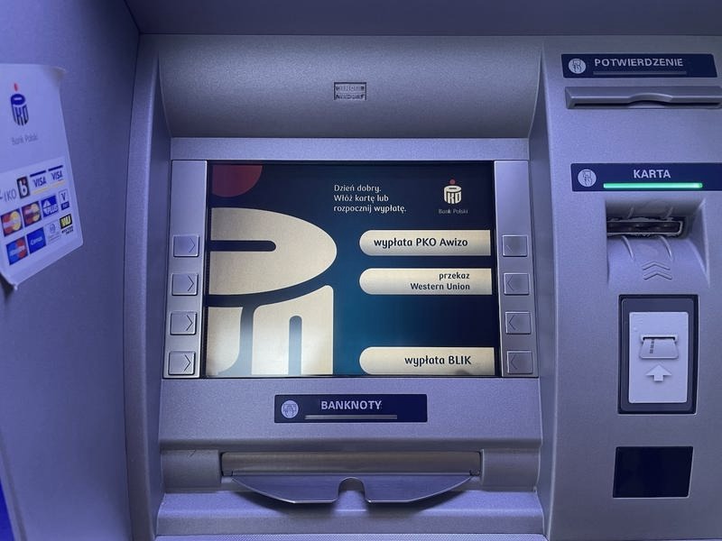 Dlaczego bankomat nie przyjmuje karty i jak szybko rozwiązać problem
