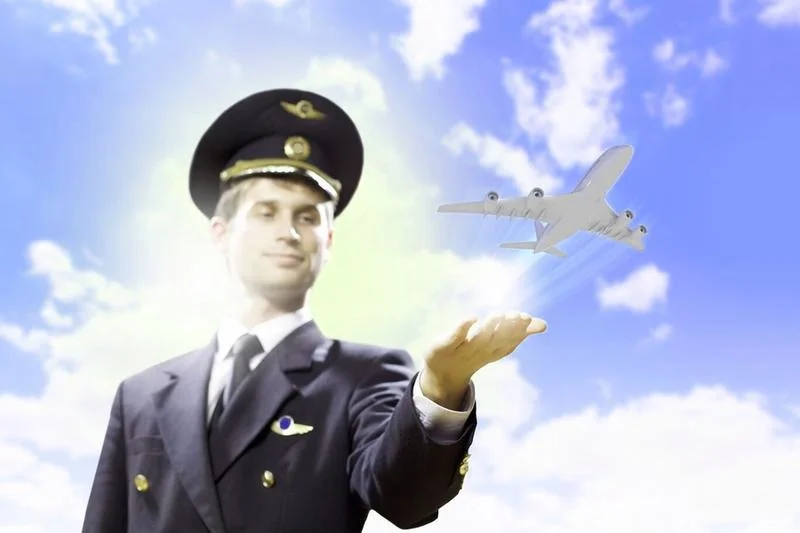 Ile zarabia pilot samolotu w Polsce — znamy średnie zarobki netto