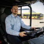Ile zarabia kierowca autobusu? Aktualne stawki, dodatki i zarobki w 2026 roku