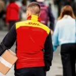 Ile zarabia kurier DHL? Średnie zarobki i stawki na rękę