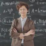 Ile zarabia nauczyciel matematyki – średnie zarobki według stażu