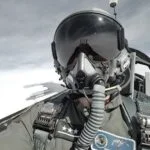 Ile zarabia pilot myśliwca? Pensja, dodatki i realne stawki