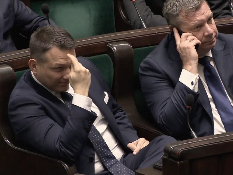 Ile zarabia poseł? Aktualne stawki, dieta i dodatki