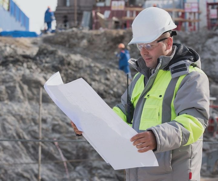 Ile zarabia kierownik budowy? Aktualne zarobki i stawki w 2026 roku